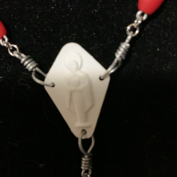 Necklace beaded and crucifix - Picture 3 of 8